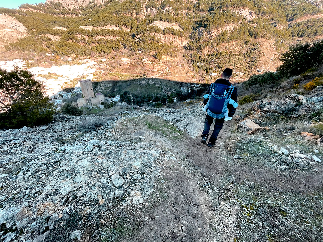 Bajada hasta el Castillo de la Yedra