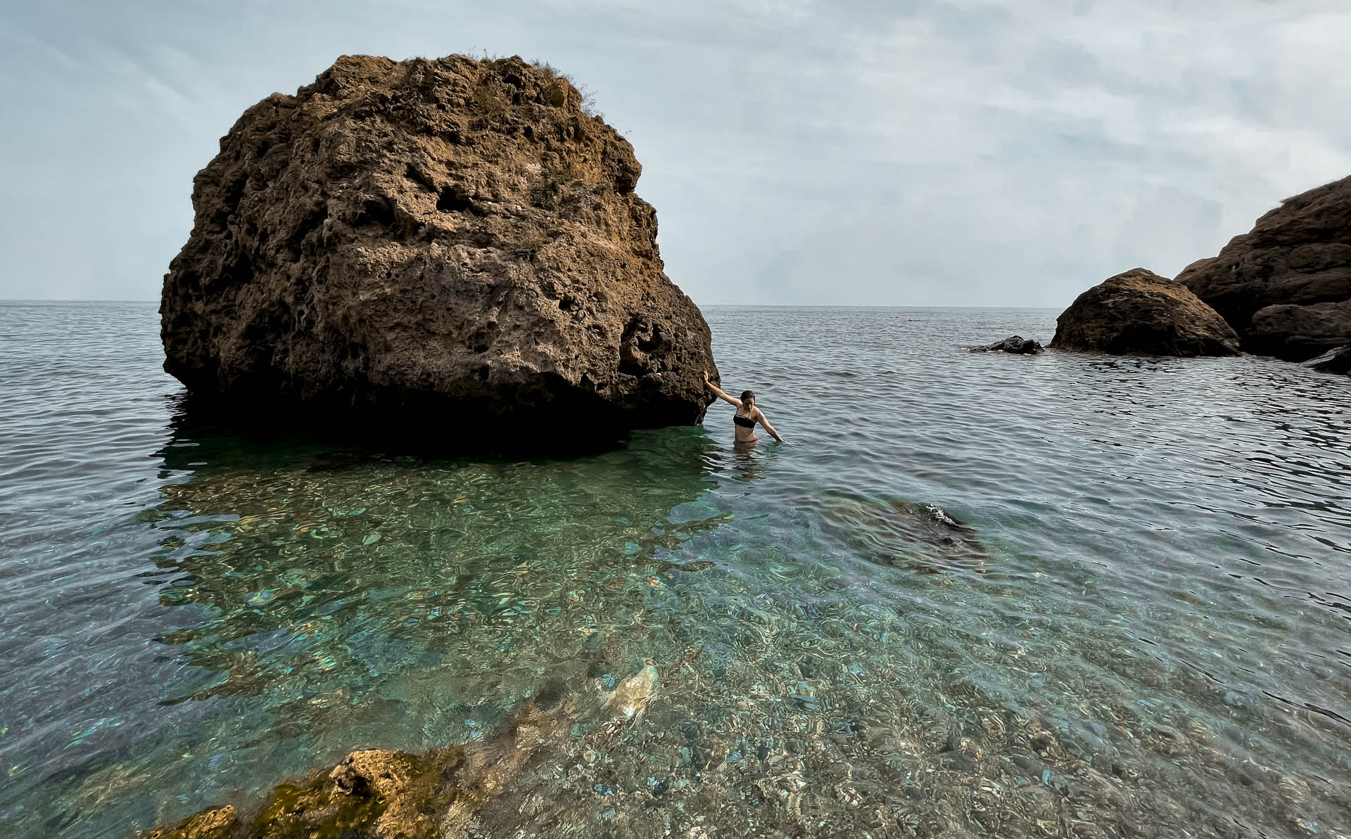 Aguas cristalinas de la Playa de Maro