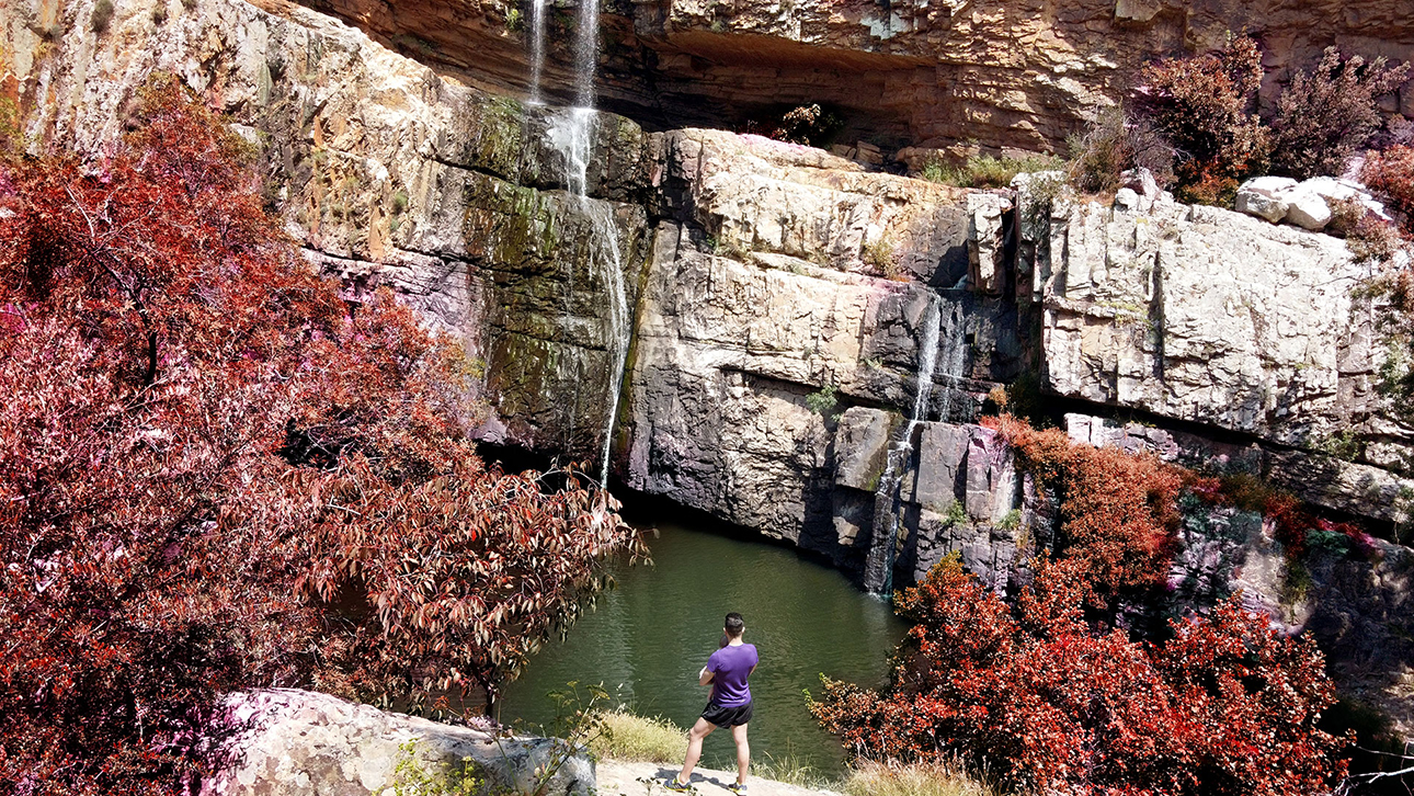 Vista frontal de la cascada de La Cimbarra