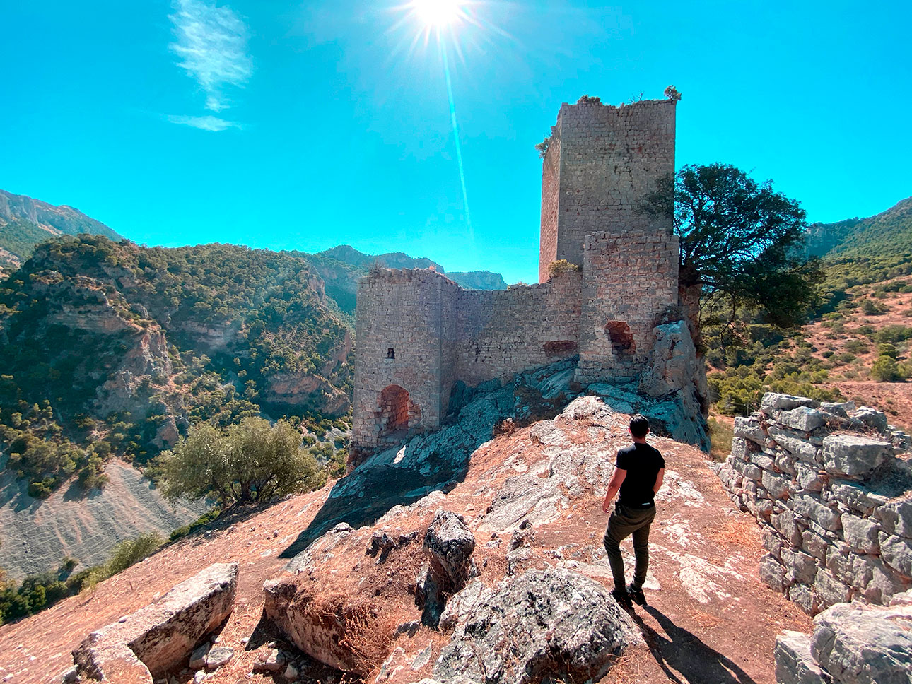 Llegada al Castillo de Otíñar