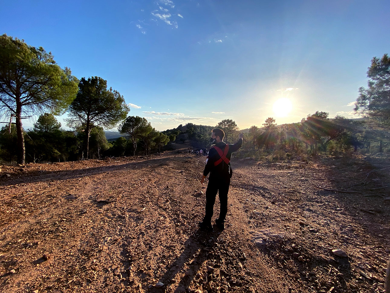 Afrontando la subida a las ruinas de Castro Ferral